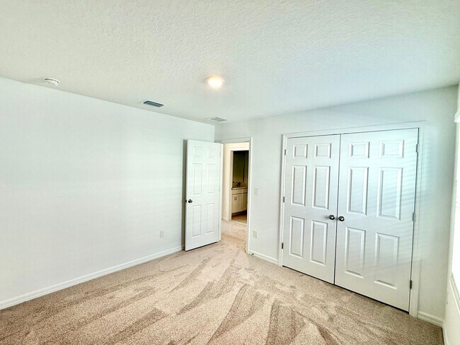 Building Photo - Step into style – Lease this 4Bed gem in D...