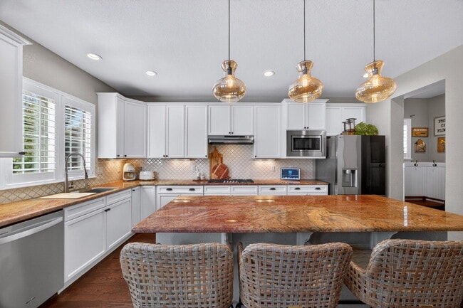 Building Photo - "Spacious 5-Bedroom Retreat on South Quantock Way - Perfectly Designed for Comfort and Style!"  A...