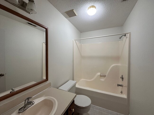 Building Photo - 222 Pointe Cir