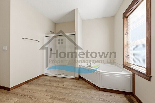 Building Photo - 4 Bedroom 2 Bathroom Home with Attached 2-Car Garage Available in Blanchard!