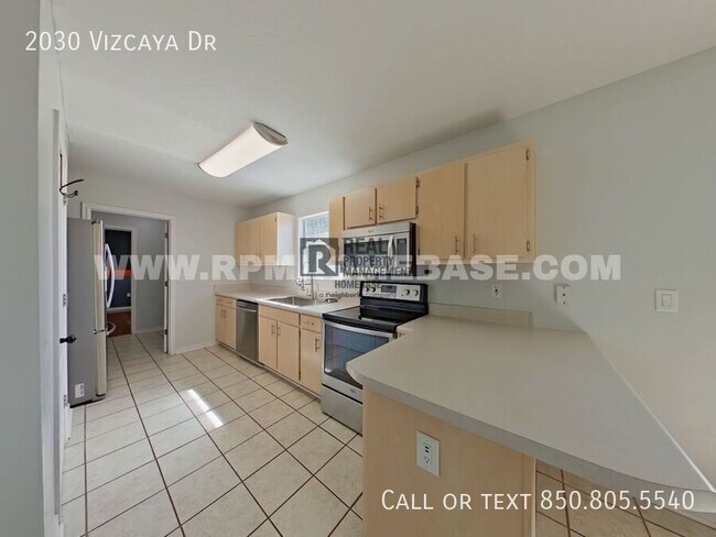 Building Photo - 2030 Vizcaya Dr