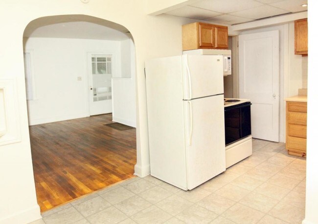 Building Photo - 228 West 16th Street