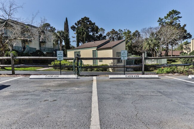 Building Photo - Vacation, Furnished, Townhome 2 Bed/ 1.5 B...