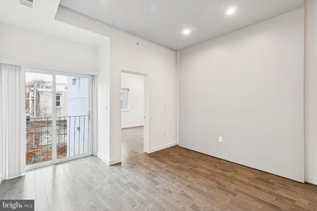 Building Photo - 2028 E Fletcher St