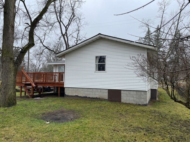 Building Photo - Fantastic Comstock Park 3 bed/2 ba Home fo...