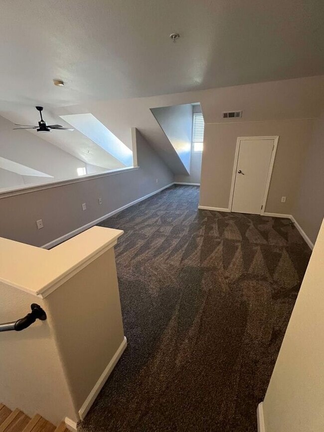Building Photo - Stunning 2-bedroom PLUS LARGE BONUS ROOM/L...
