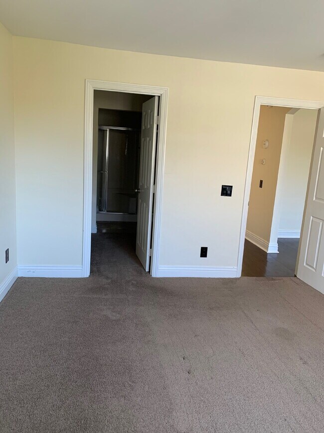 Building Photo - $2,700 - 2 Bed / 2 Bath Condo in Mira Mesa