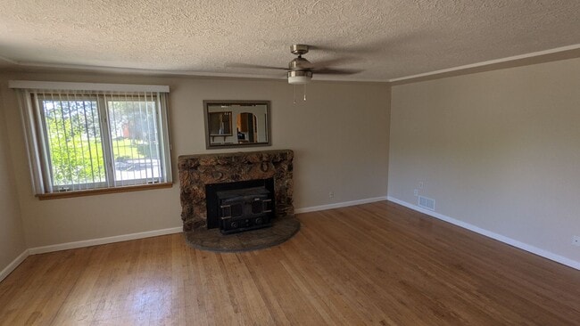 Building Photo - Spacious house with large fenced yard