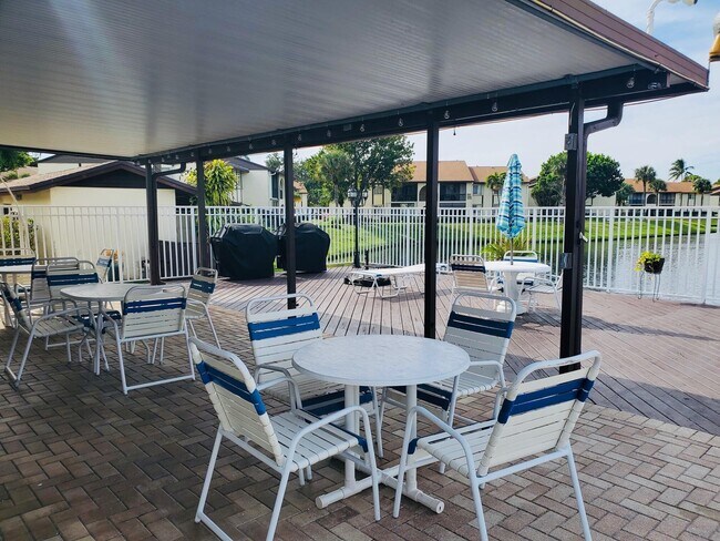 Building Photo - 3561 Pine Needle Dr