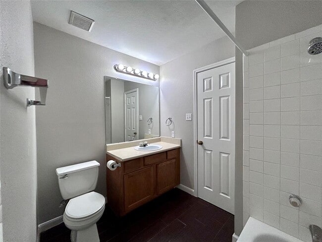 Building Photo - 2707 Westhampton Ct