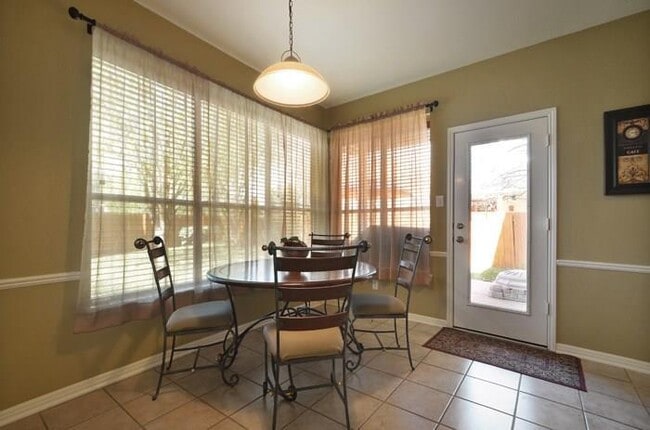 Building Photo - 1302 Hunter Ace Way