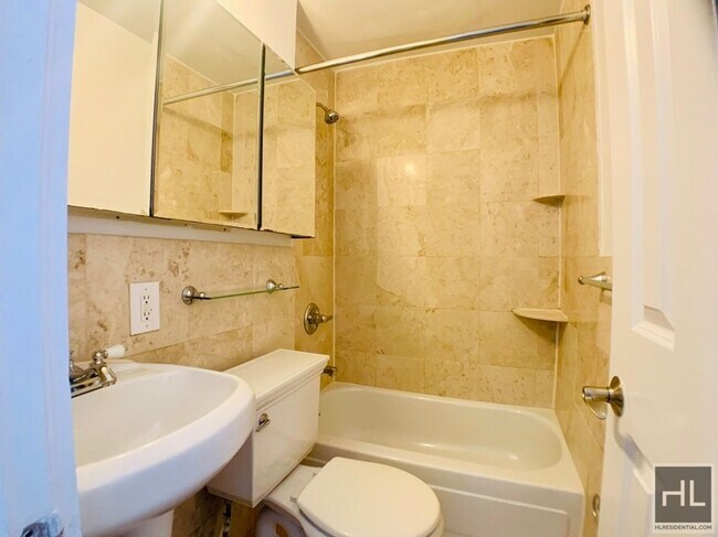 Building Photo - Beautiful 2 Bedroom Apartment In East Vill...