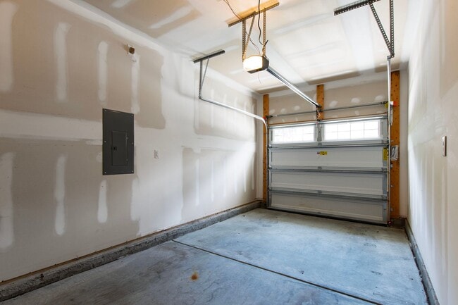Building Photo - Beautifully Kept 2-Bedroom Townhome in Dur...