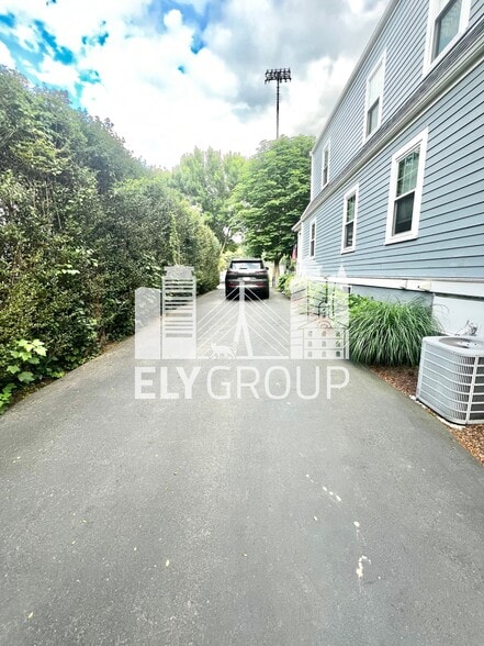 Building Photo - 230 Lake St