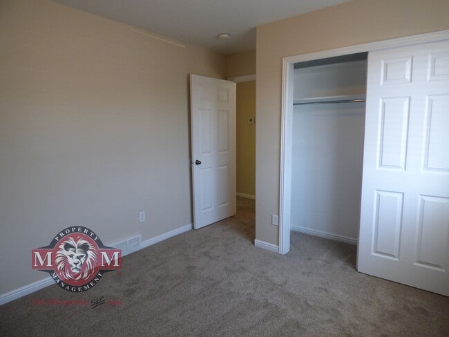 Building Photo - 2 Bd 1.5 Bath Duplex in Milcreek