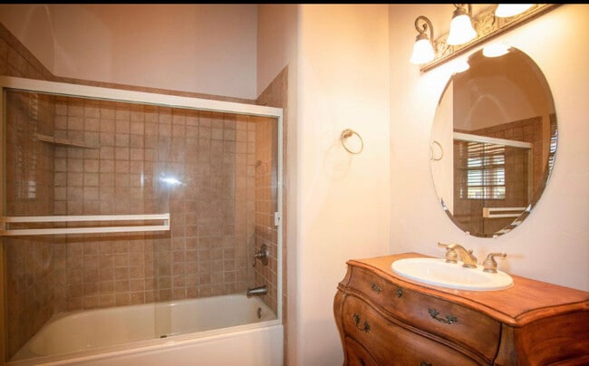 Building Photo - 19725 W Meadowbrook Ave