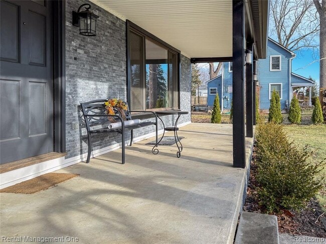 Building Photo - 174 Lange Ave