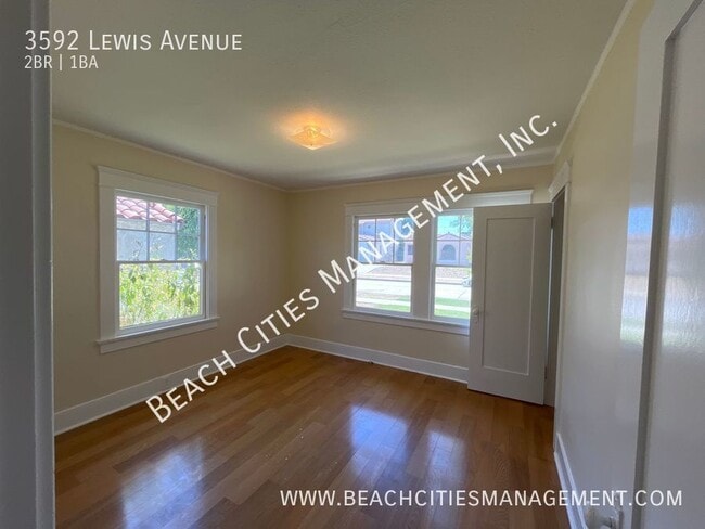 Building Photo - 3592 Lewis Ave