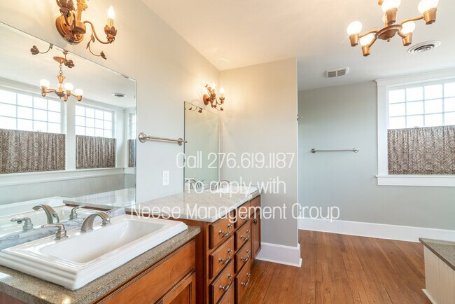 Building Photo - 809 Colonial Rd SW