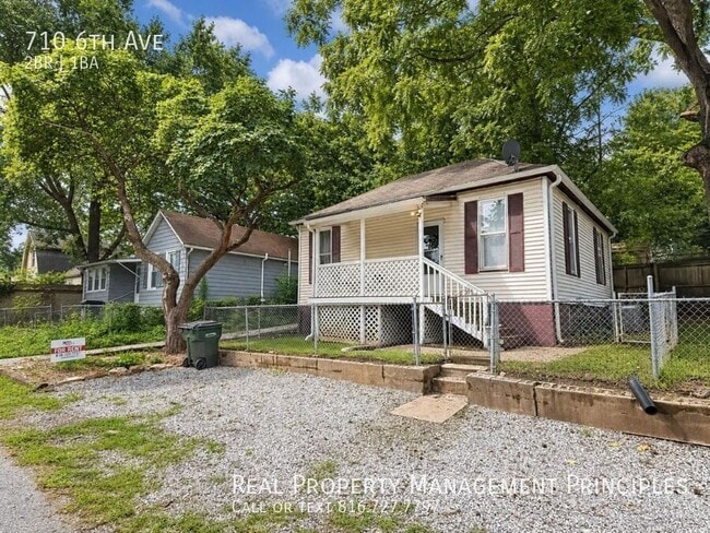Building Photo - 710 6th Ave