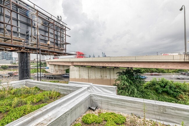 Building Photo - Northern Liberties Townhome with Parking