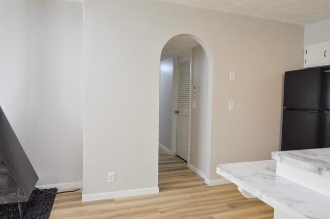 Building Photo - 6505 S 46th St