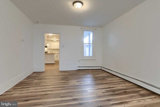 Building Photo - 825 Scull St