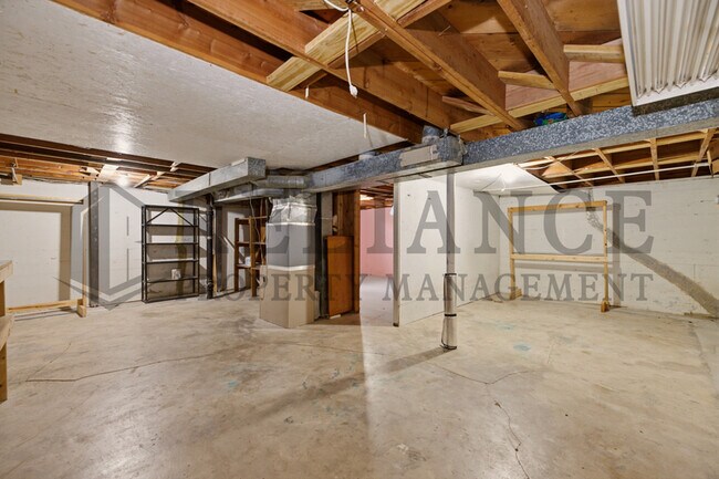 Building Photo - 374 N Hillcrest St