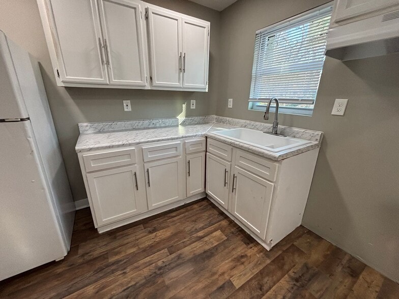 Building Photo - 3546 Debby Dr