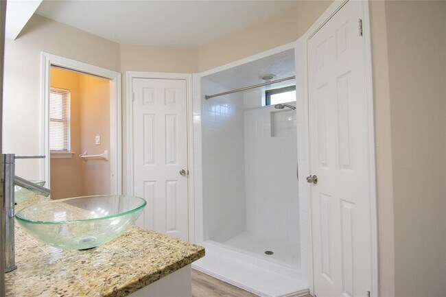 Building Photo - 9010 Arlington Forest Dr