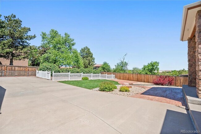 Building Photo - Amazing, Large & Beautiful Lakewood Home A...