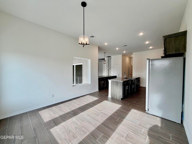 Building Photo - 122 Esther Trl