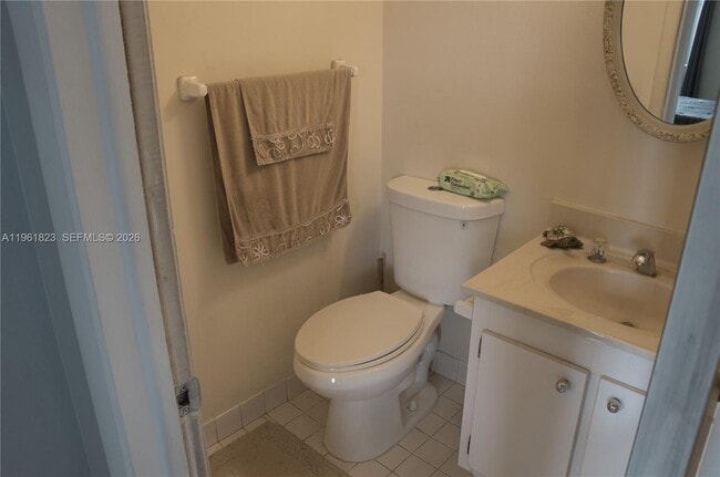 Building Photo - 901 Hillcrest Dr