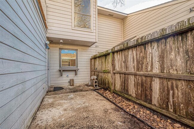 Building Photo - 9393 Westwood Village Dr