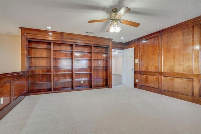 Building Photo - 2613 Brookside Dr