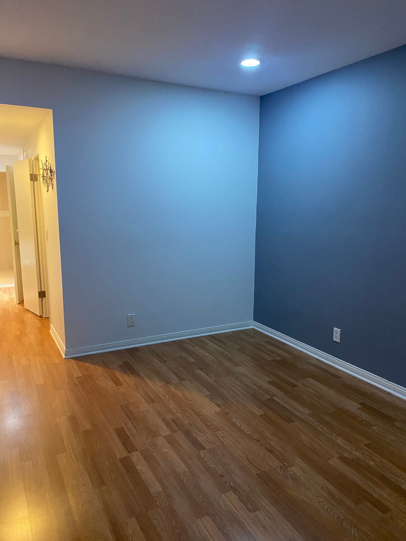 Building Photo - 10650 Holman Ave