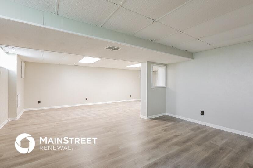 Building Photo - 701 N Redwood Dr