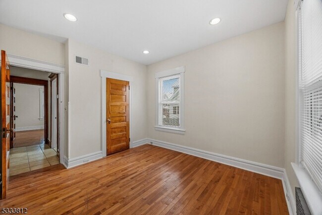 Building Photo - 287 Hornblower Ave