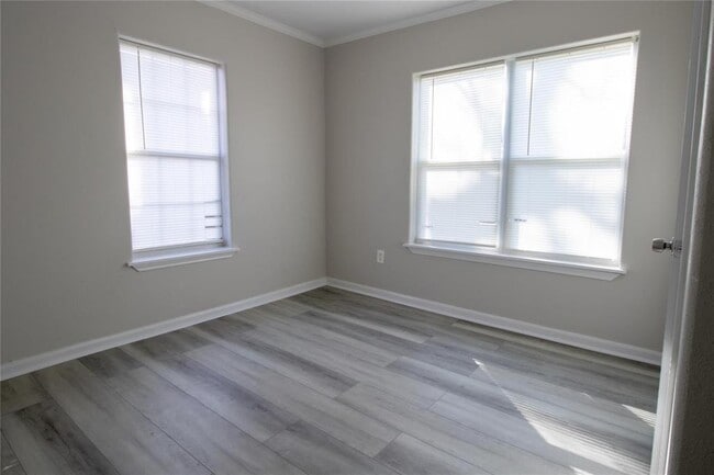 Building Photo - 218 E Hunnicutt St