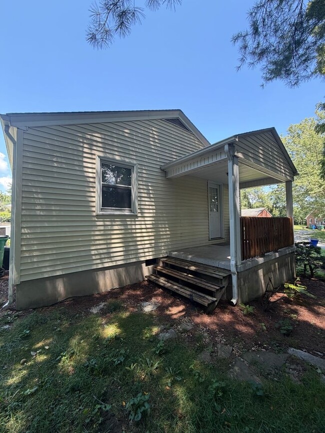 Building Photo - Convenient Blacksburg Duplex Close to VT