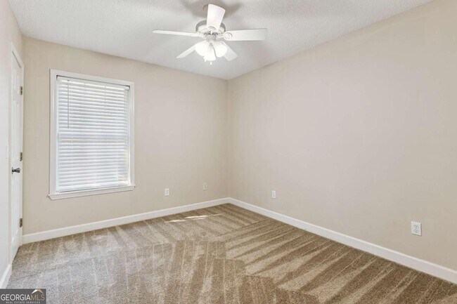 Building Photo - 106 Buntin St