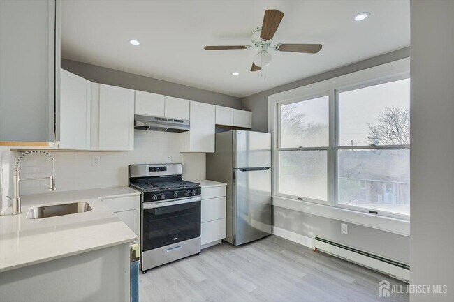 Building Photo - 36 2nd Ave