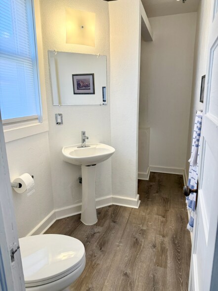 Building Photo - 520 E Dakota Ave