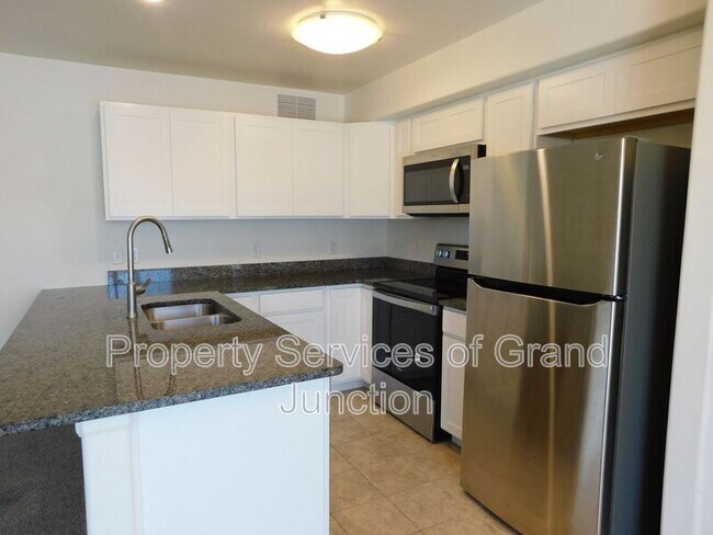 Building Photo - 654 Trinity Way