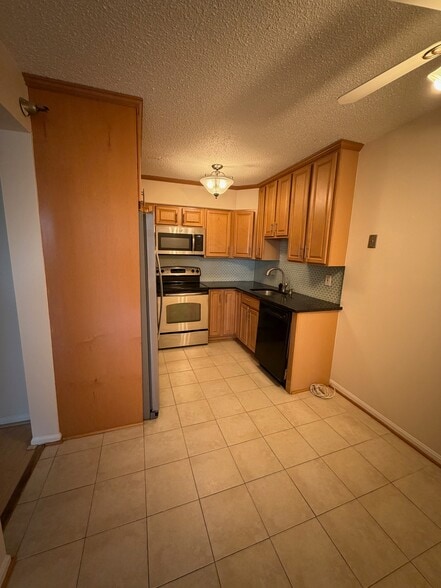 Kitchen - 7401 Westlake Ter