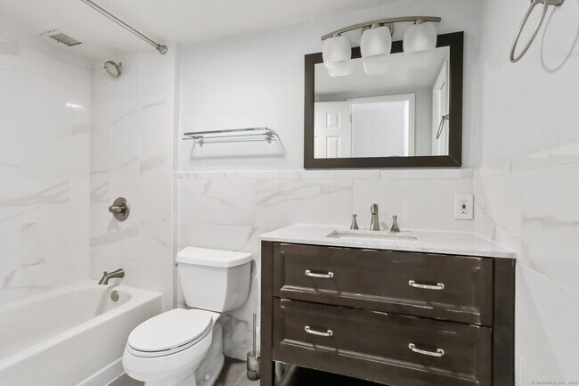 Building Photo - 127 Greyrock Pl