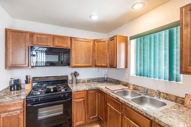 Building Photo - 800 Sherwood Dr