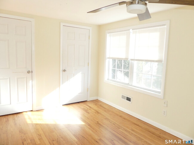 Building Photo - 12 W Rocks Rd