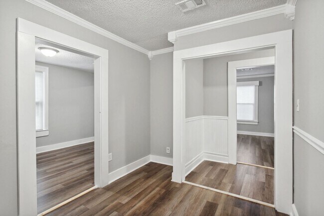 Building Photo - 3BR/2BA Downtown House Walking Distance to Forsyth Park and Daffin Park