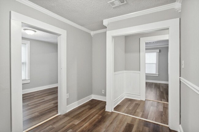 Building Photo - 3BR/2BA Downtown House Walking Distance to...